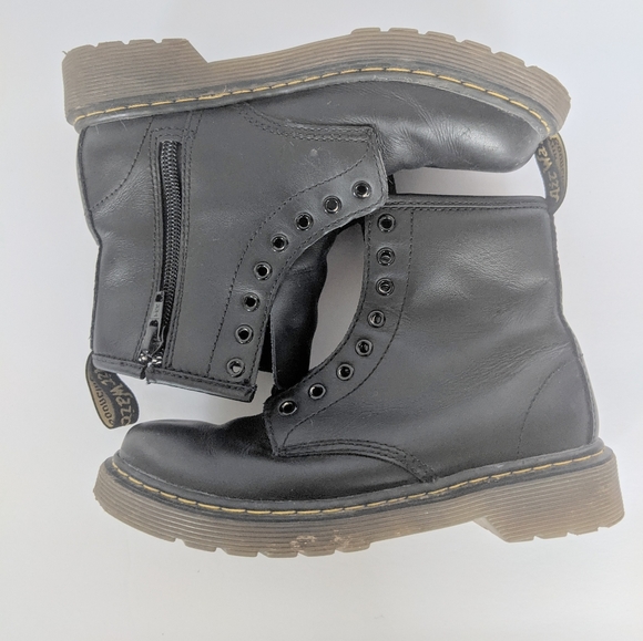 Children's Doc Marten Boots - Picture 6 of 10